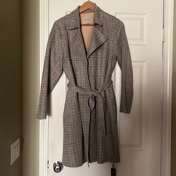 Blank NYC Jackets & Blazers - NWT Trench Coat. Belted, side pockets. Tan & Gray Plaid. Knee Length
